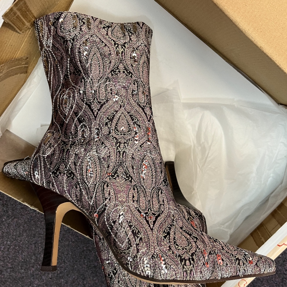Elegant Paisley Patterned Ankle Boots